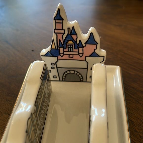 Disney Sleeping Beauty Castle & Main Street USA porcelain Trinket Tray figurine - Picture 2 of 11